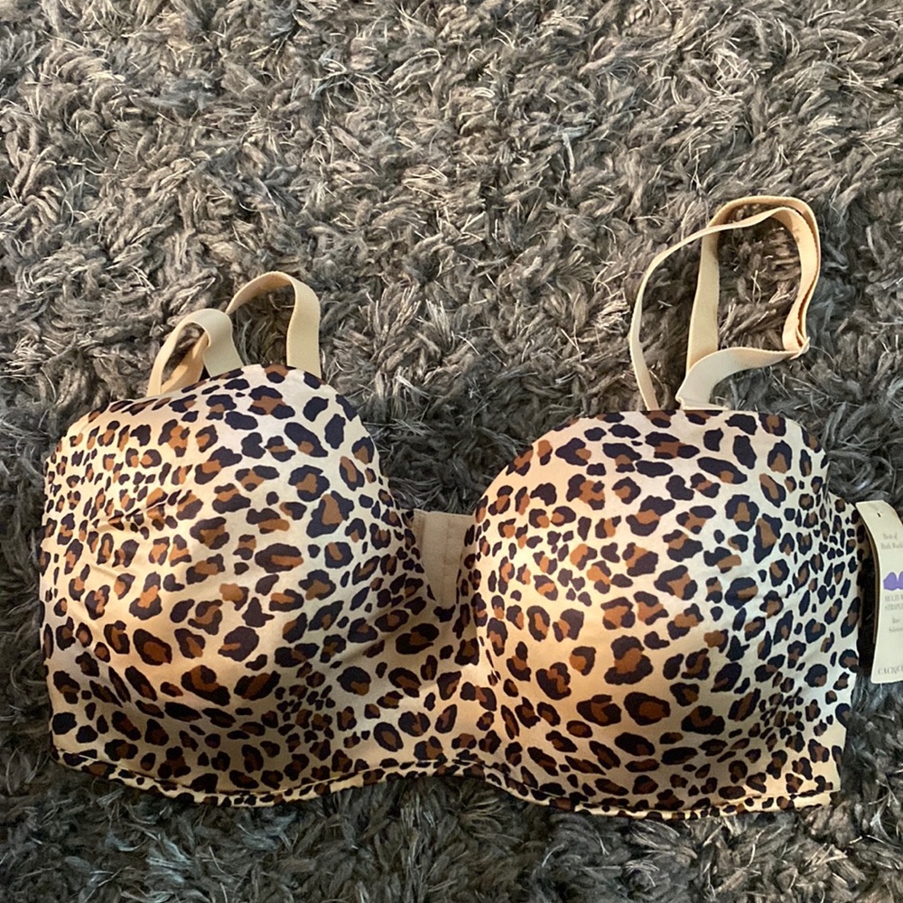 Multi-way strapless bra